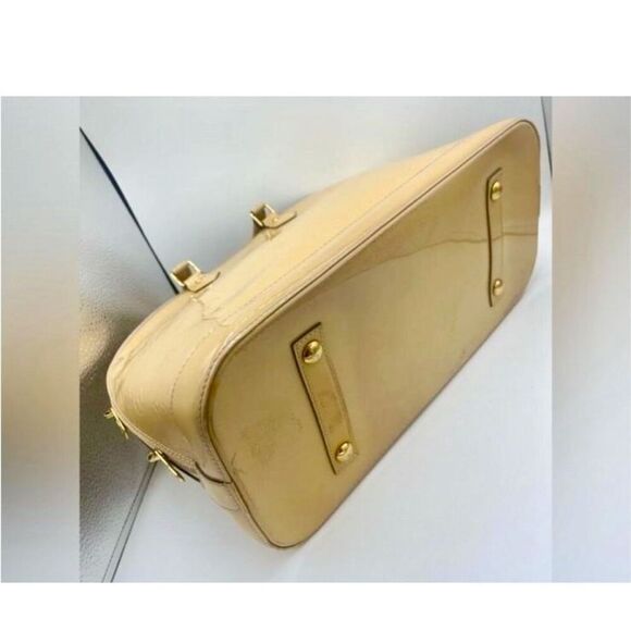 Louis Vuitton Alma Vernis Bag - Picture 4 of 16